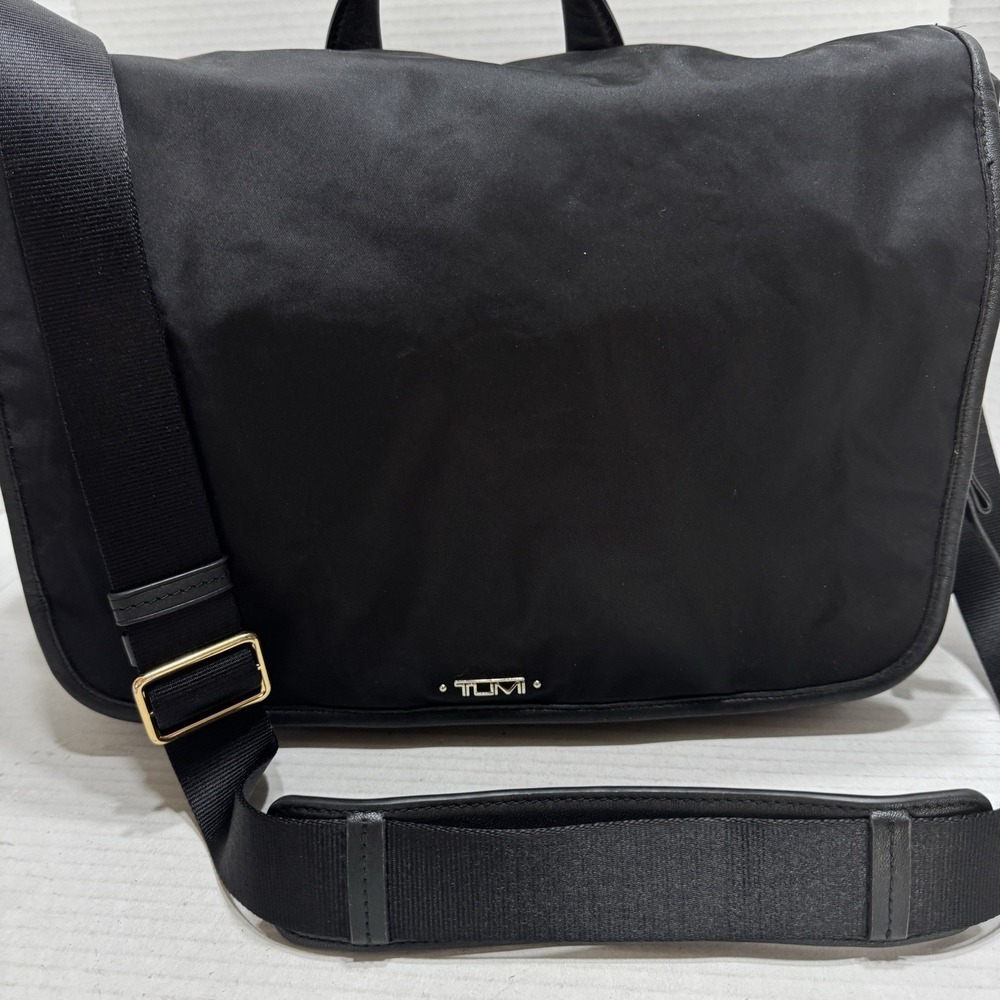 TUMI Voyageur Lola Small Messenger Bag Shoulder Crossbody Gold Hardware Pockets